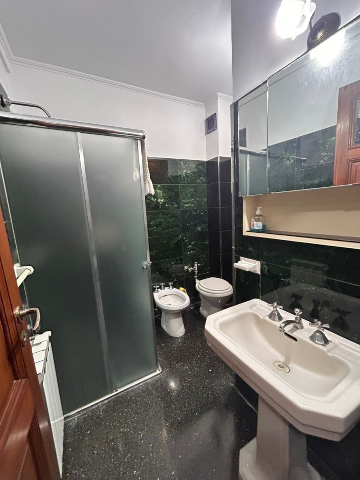 EXCELENTE DEPARTAMENTO DE 3 AMBIENTES CON DEPENDENCIA DE SERVICIO Y COCHERA- ZONA TORREON- VISTA PLENA AL  MAR