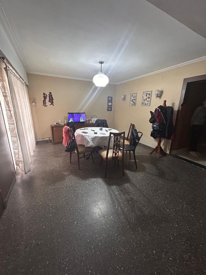 VENTA CHALET DE 3 AMBIENTES EN CASTELLI Y ESPAÑA 