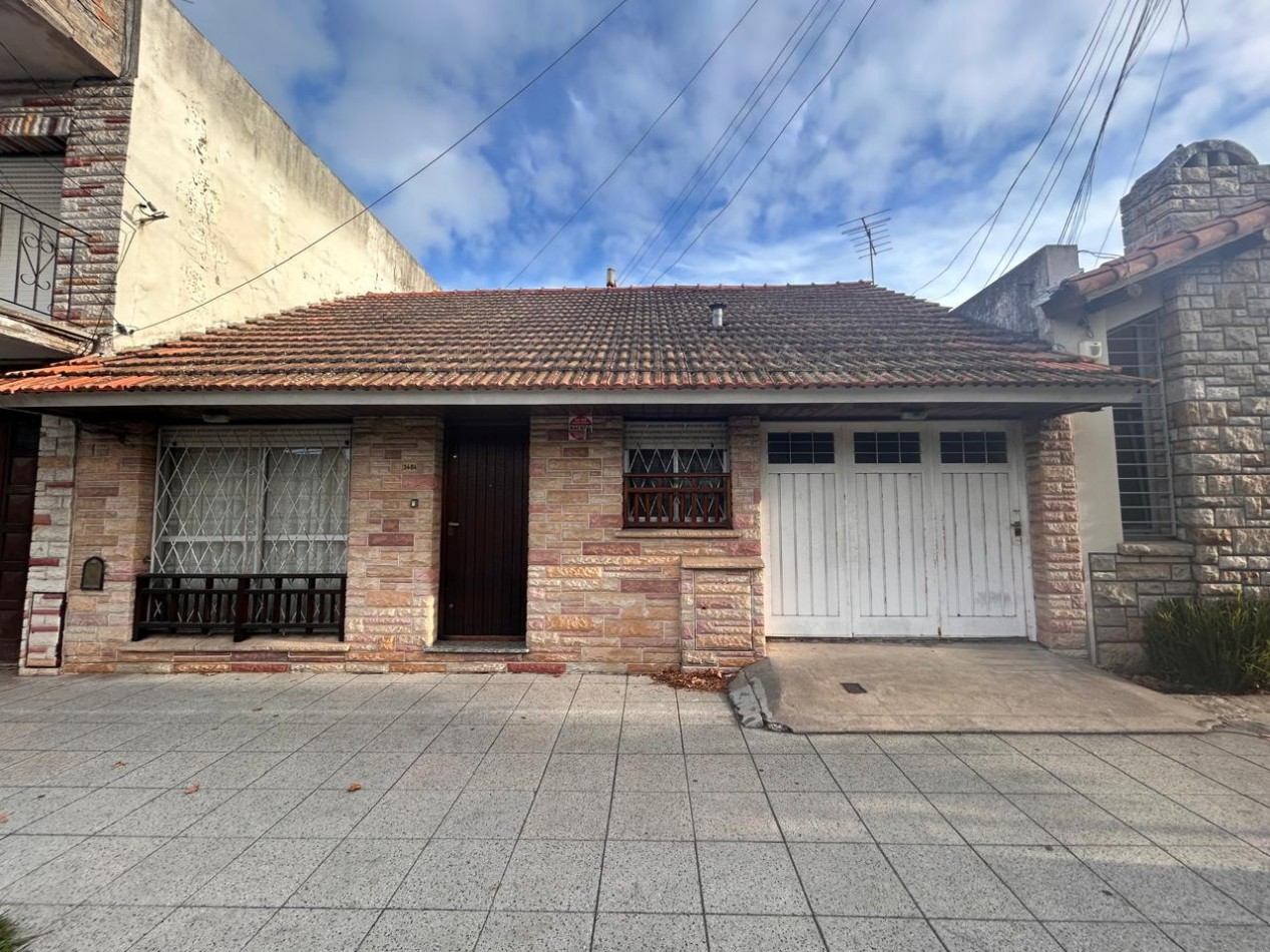VENTA CHALET DE 3 AMBIENTES EN CASTELLI Y ESPAÑA 