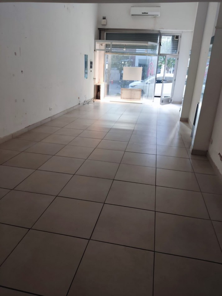VENTA LOCAL DE 100 METROS EN SALTA Y 9 DE JULIO