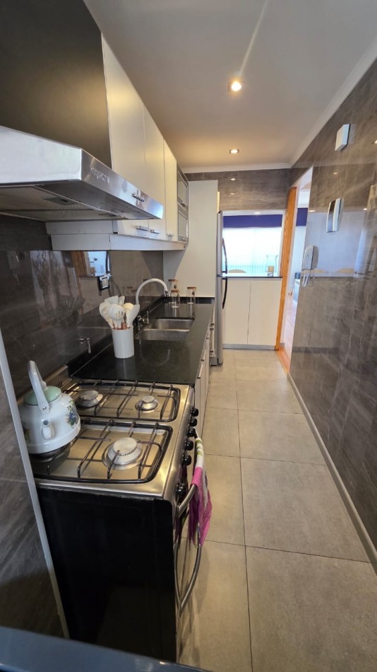 VENDO EXCELENTE 3 AMBIENTES. PLAZA MITRE- CON COCHERA