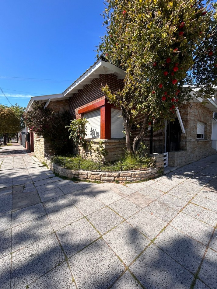 ALQUILER PARA USO COMERCIAL CASA DE 4 AMBIETES EN FUNES Y 11 DE SEPTIEMBRE
