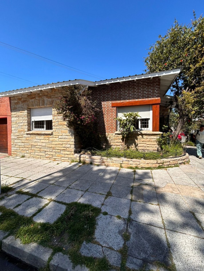 ALQUILER PARA USO COMERCIAL CASA DE 4 AMBIETES EN FUNES Y 11 DE SEPTIEMBRE
