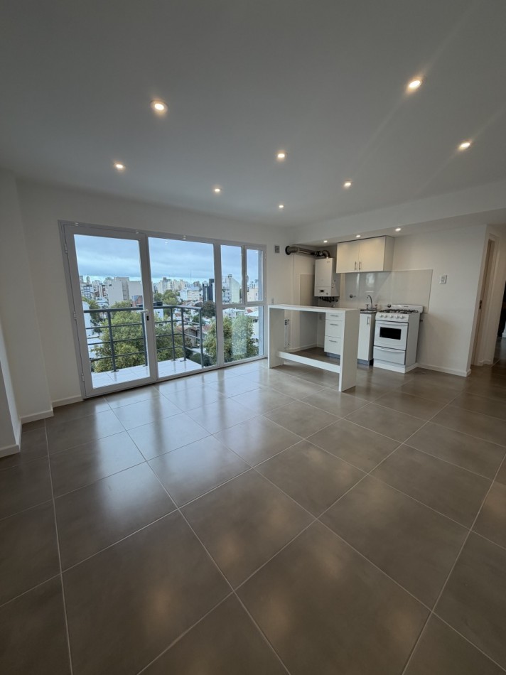 ALQUILER 24 MESES DEPARTAMENTO DE 2 AMBIENTES CON COCHERA Y BAULERA EN RIVADAVIA Y FUNES 