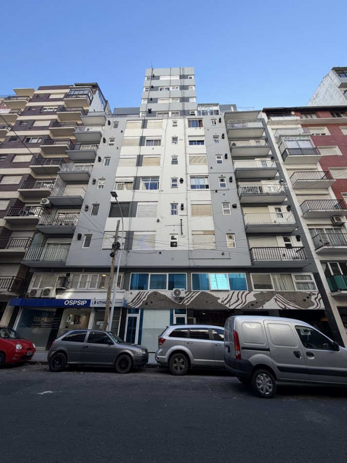 ALQUILER DEPARTAMENTO DE 1 AMBIENTE CON COCHERA EN TUCUMAN Y BROWN