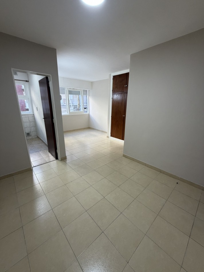 ALQUILER DEPARTAMENTO DE 1 AMBIENTE CON COCHERA EN TUCUMAN Y BROWN