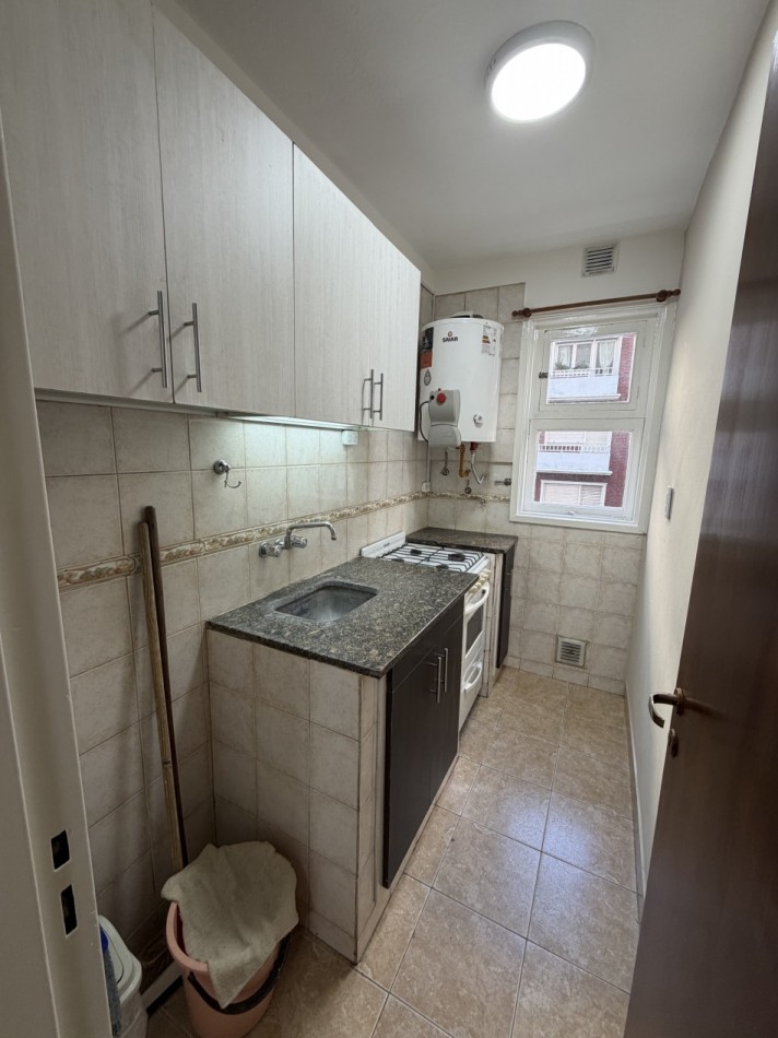 ALQUILER DEPARTAMENTO DE 1 AMBIENTE CON COCHERA EN TUCUMAN Y BROWN