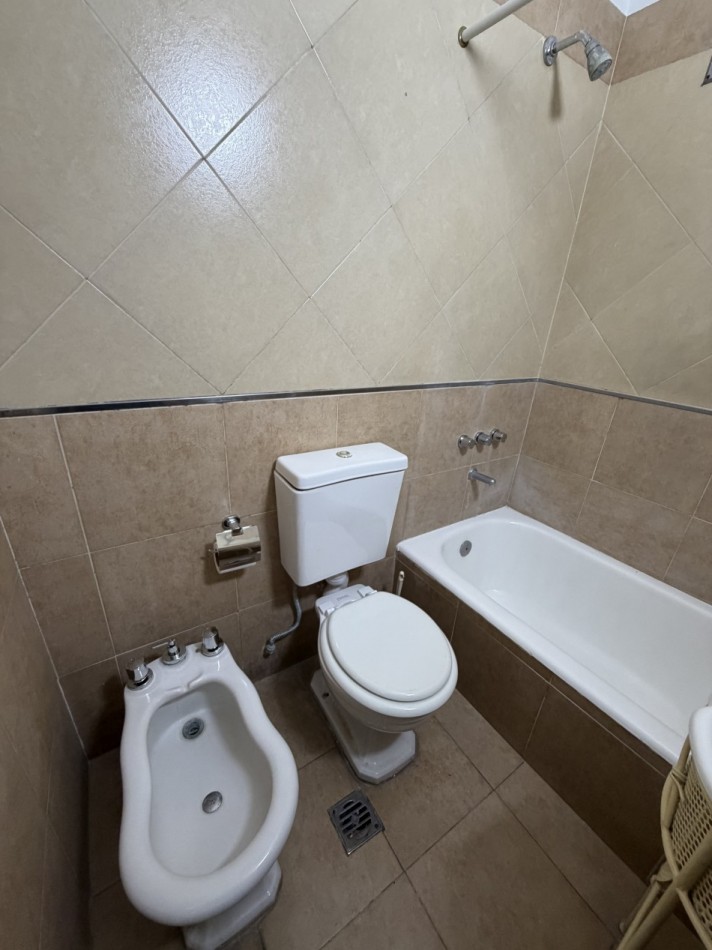 ALQUILER DEPARTAMENTO DE 1 AMBIENTE CON COCHERA EN TUCUMAN Y BROWN