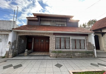 VENTA CHALET DE 5 AMBIENTES EN 9 DE JULIO Y TOMAS GUIDO 